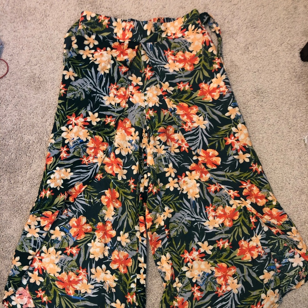 Floral flowy slit pants